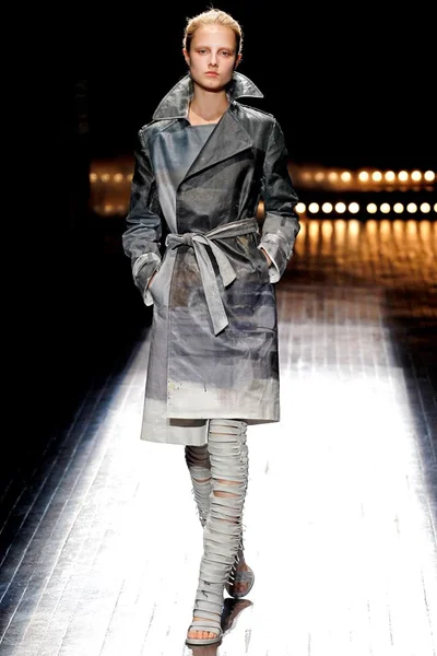 Look 19